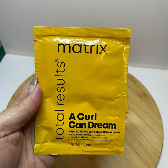Matrix Total Results A Curl Can Dream Manuka Honey Moisturizing Cream 30 mL 1 Oz - Picture 2 of 3